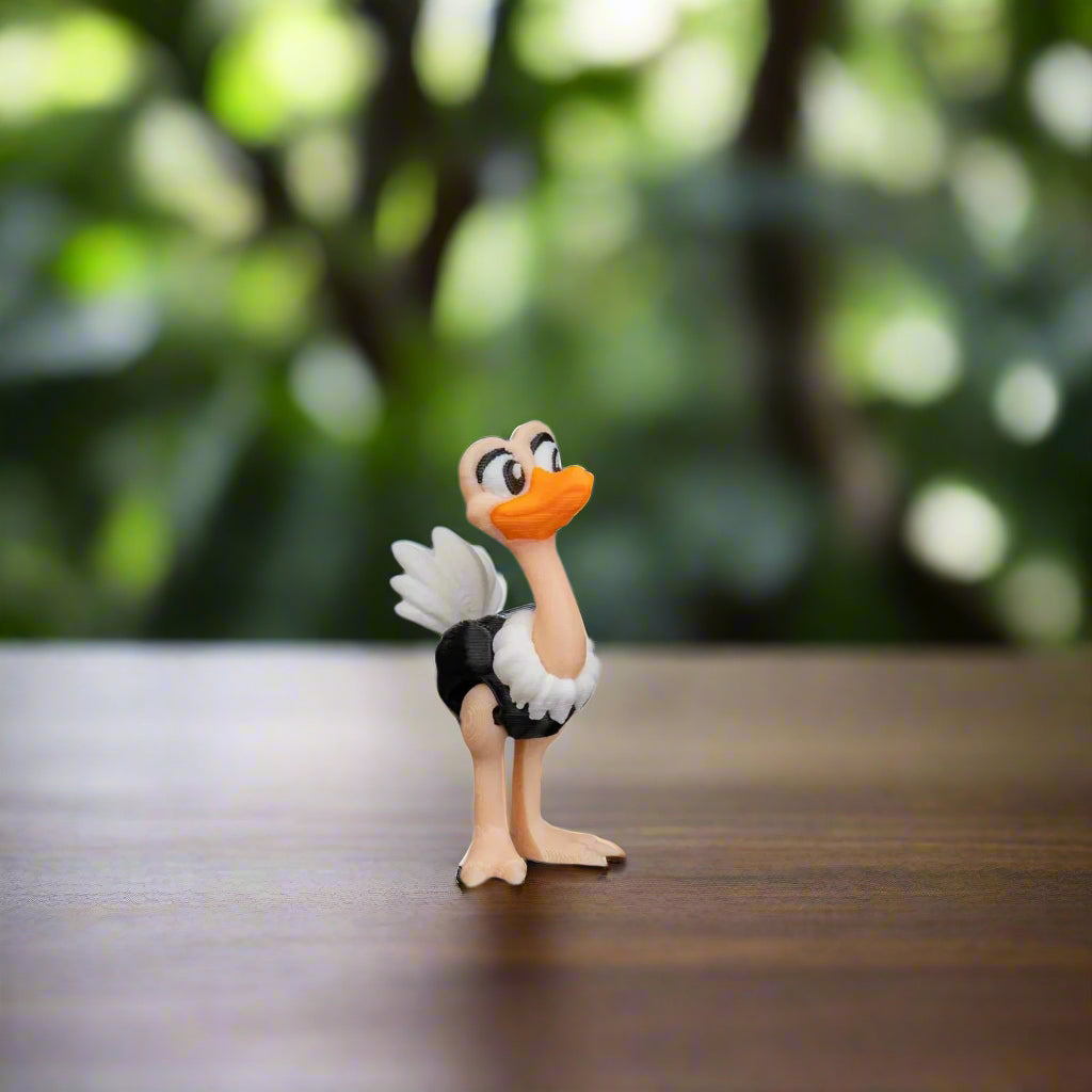 Ostrich keychain with quirky eyes and tall legs, made from lightweight, eco-friendly PLA – a fun accessory for any nature or bird enthusiast.