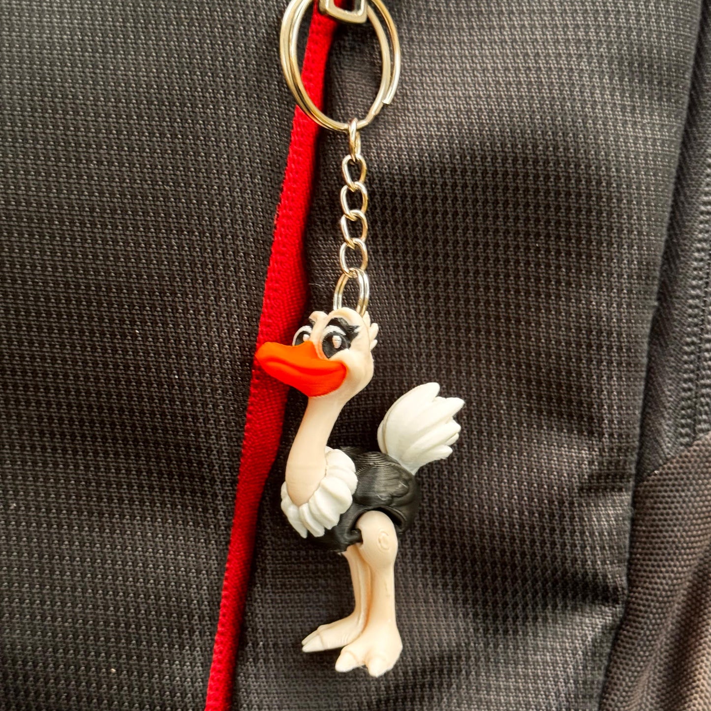 Ostrich keychain designed with long legs and wide eyes, full of personality, crafted from biodegradable PLA for a fun and sustainable gift.