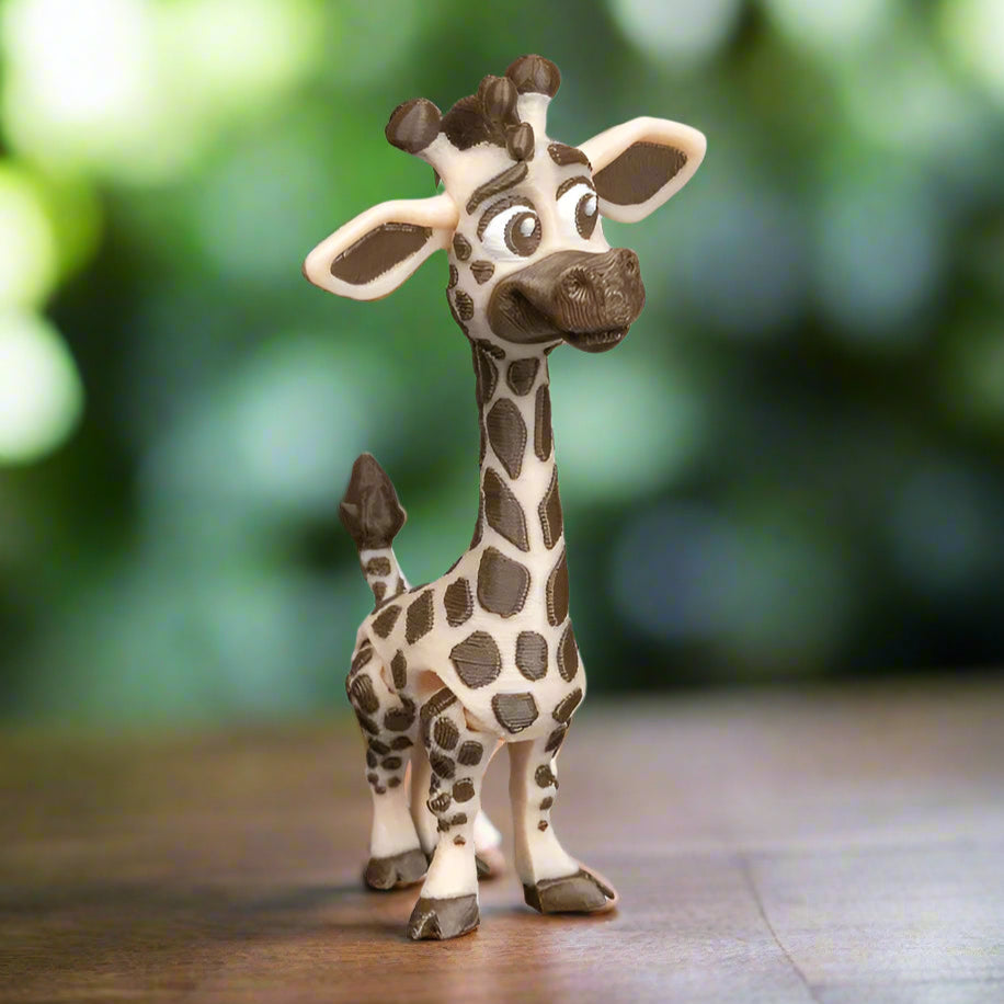 Safari-inspired giraffe keychain with long neck and detailed features, 3D printed from sustainable PLA, ideal as a cheerful gift or fun decoration.