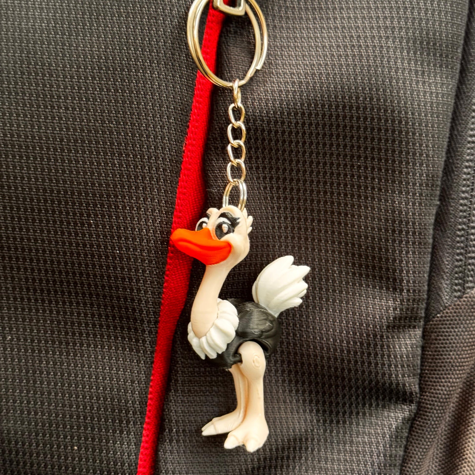 Ostrich keychain designed with long legs and wide eyes, full of personality, crafted from biodegradable PLA for a fun and sustainable gift.