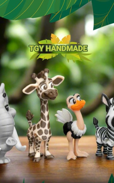 Meet your new favorite keychains: safari animals brought to life with detailed 3D printing and eco-friendly PLA. Whether you're into zebras, elephants, or giraffes, there's a design to match your wild side.